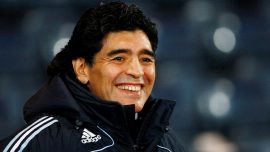 Futbol efsanesi Maradona vefatının 3. yılında anılıyor